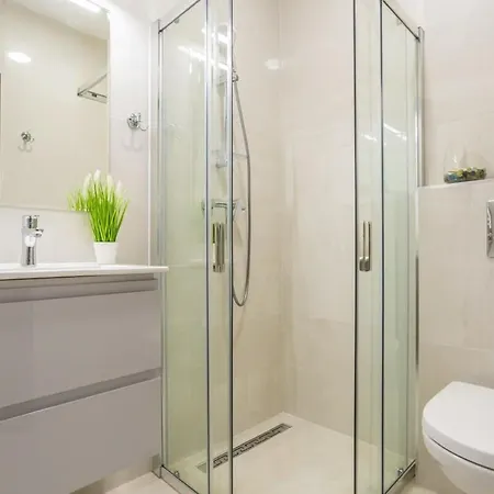 Sunny Ultra & New With Balcony Apartman *